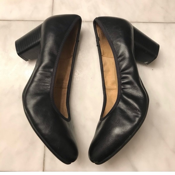 COPY - NATURALIZER HEELS, Size 7.5M - Picture 1 of 4